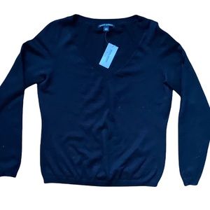 BRAND NEW BANANA REPUBLIC BLACK V-NECK LONG SLEEVE - SIZE LARGE